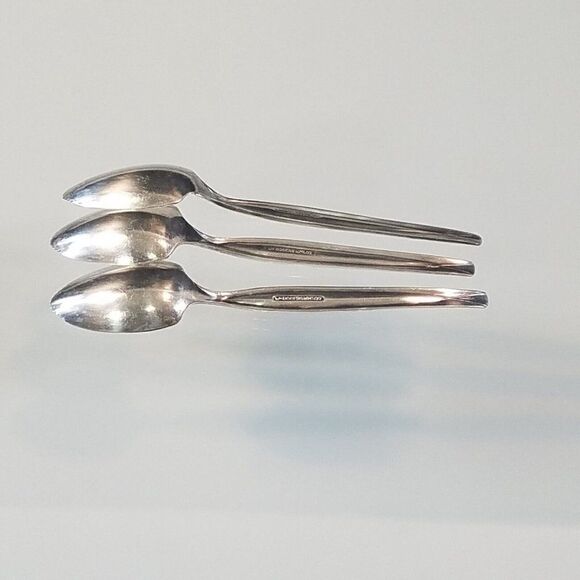 3 Vintage WM Rogers MFG CO Serrated Grapefruit Spoons Silverplate 6 In long - Picture 6 of 8